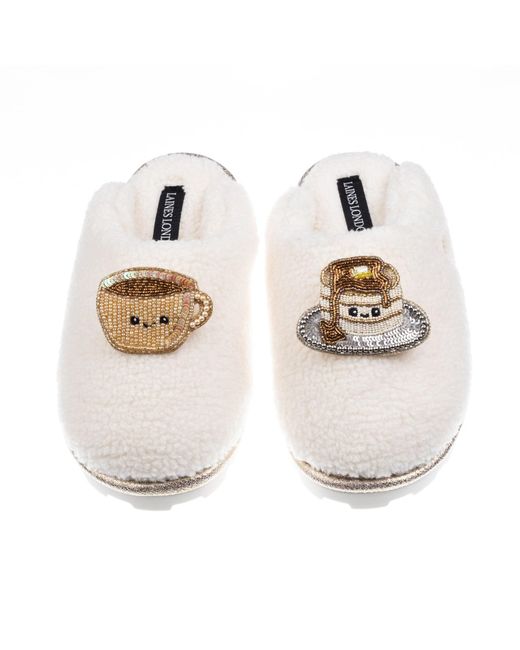 Laines London White Neutrals Teddy Closed Toe Slippers With Laines Lovables Coffee & Pancake Brooches