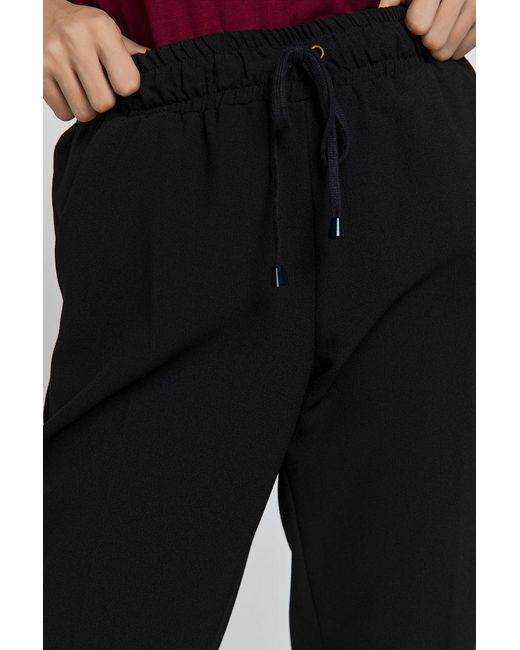 Conquista Black Crepe Pants By