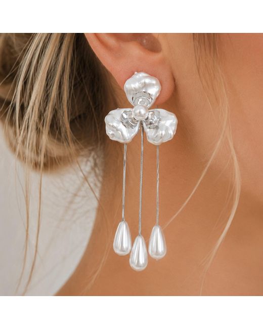 Nuvv Collection White Pearl Blossom Statement Earrings