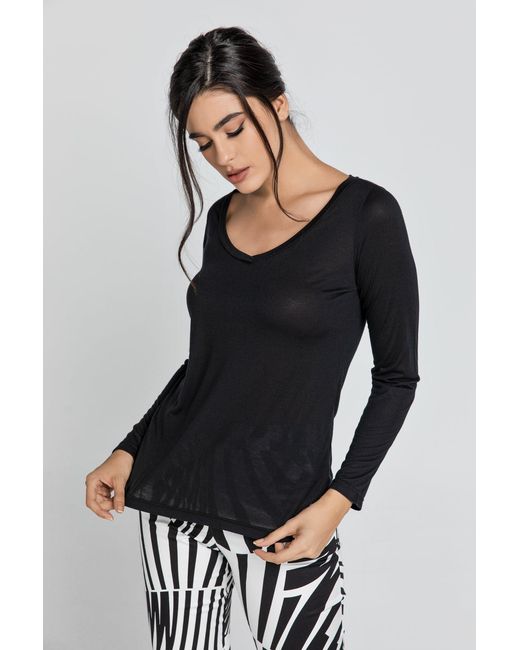Conquista Black V Neck Top By Swl
