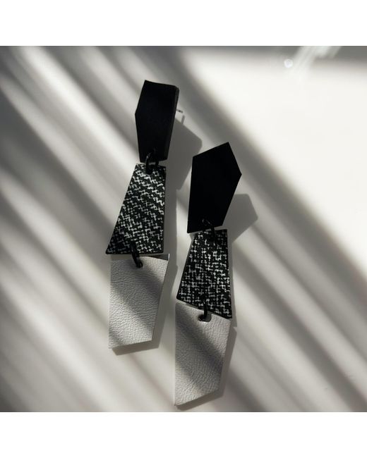 WAIWAI Black Monochrome Dangle Earrings