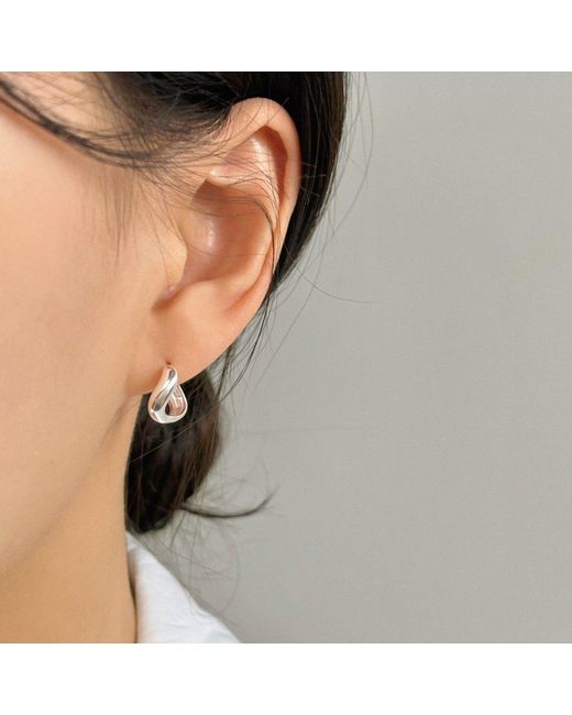 Cote Cache Metallic Liquid Curve Huggie Hoop Earrings