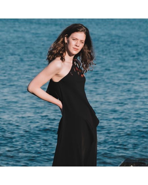 Mirimalist Black Sand One Shoulder Top