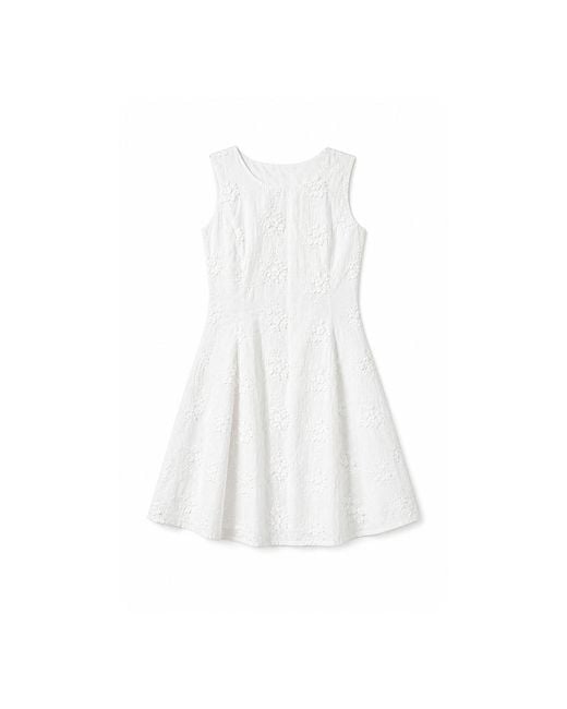 Yumi' White Cotton Applique Flower Swing Shift Dress