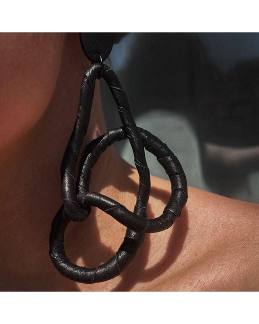 WAIWAI Black Flexi Dangle Earrings