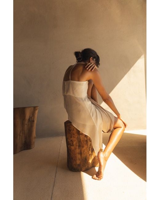 Motional Muse White Val Top