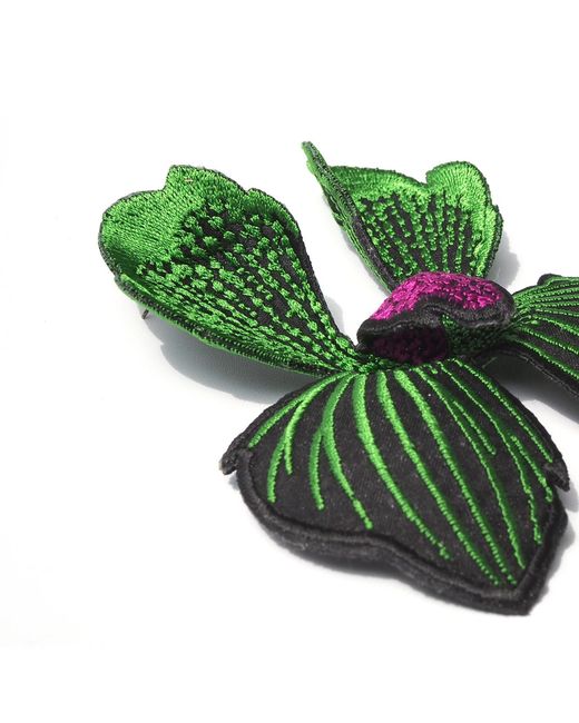 Nana Watanabe Green Click Flora Folded Dimensional Embroidered Earrings