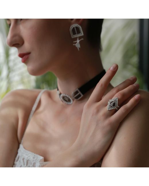 Retro Chic White Royal Ballet Ring
