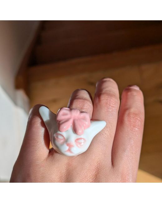 H2 Studio Pink Angry Puss Porcelain Bow Tie Cat Plated Brass Ring