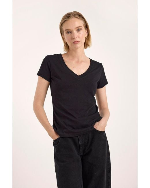 Brodie Cashmere Black Relaxed Fit V Neck Tee