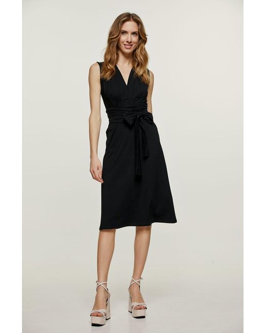Conquista Black Sleeveless Empire Line Dress