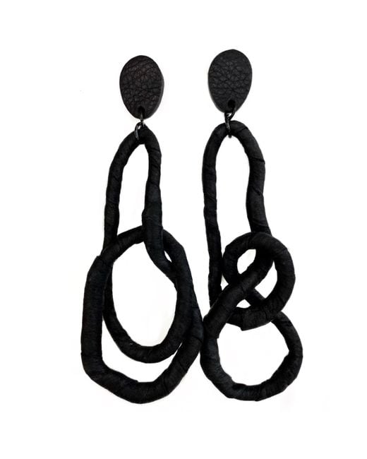 WAIWAI Black Flexi Dangle Earrings