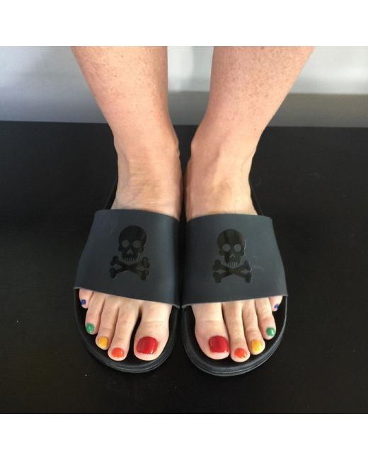 Zenzee Black Skull & Crossbones Slide Sandals