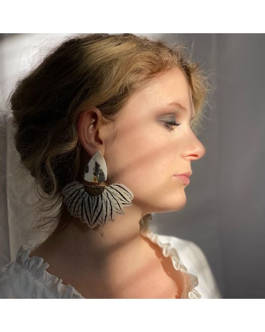 Babaloo Metallic Venus Dangle With Gineau Fan