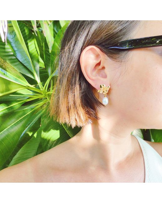 VALERIE CHIC Metallic Crystal Dogwood Flower Pearl Earrings