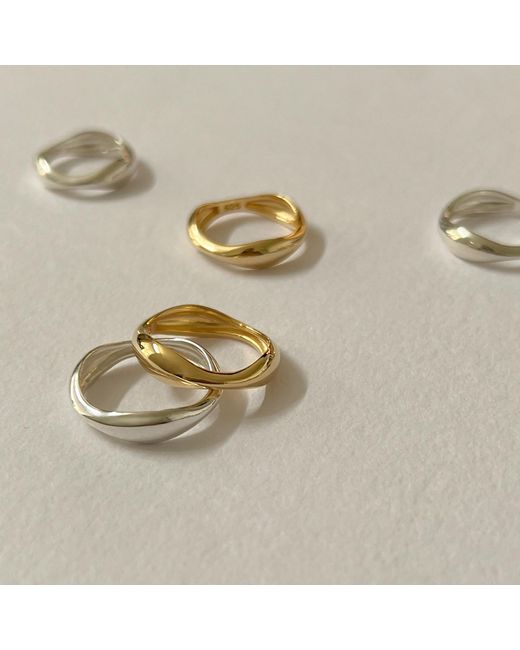Cote Cache Metallic Symmetry Stackable Wave Ring