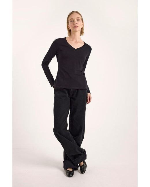 Brodie Cashmere Blue Long Sleeve V Neck