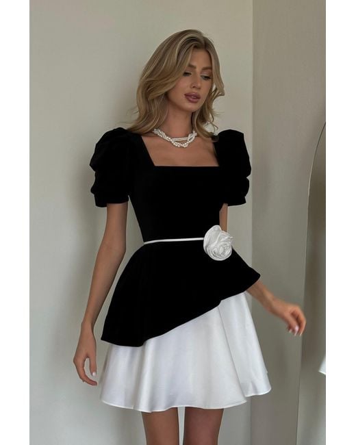 POST MERIDIEM Black Square Neck Short Sleeve Top