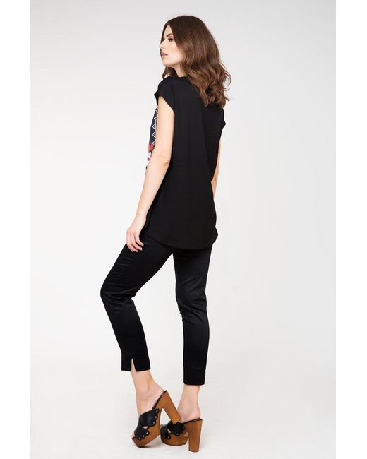 Conquista Black Sleeveless Print Top