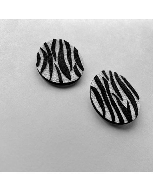 WAIWAI Black Zebra Pattern Leather Earrings