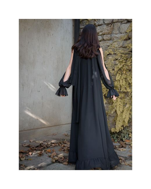 concept A trois Black Long Dress With Split Bell Sleeves And A Slight Train