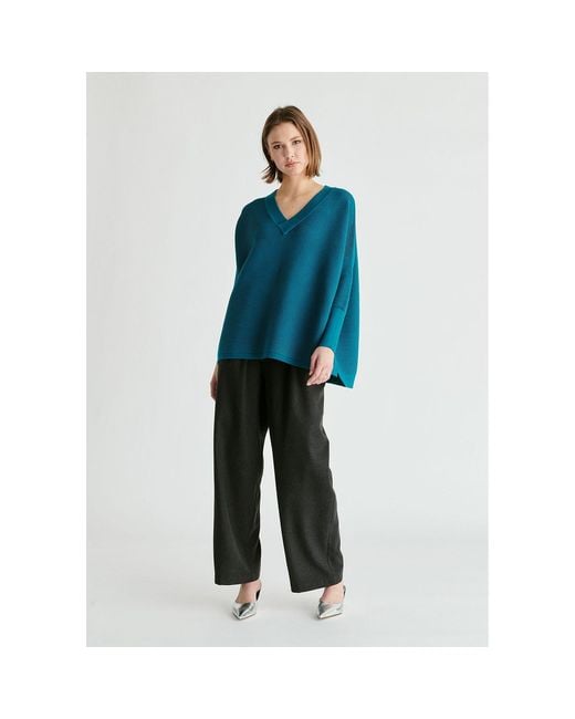Paisie Blue V-Neck Ribbed Jumper