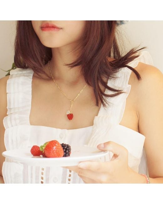 I'MMANY LONDON White Very Berry Chain Necklace With Lampwork Glass Raspberry Pendant