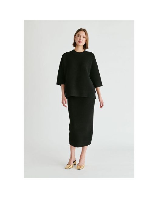 Paisie Black Ribbed Midi Skirt