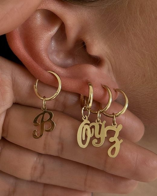 Öugie Metallic The Cursive Initial Pendant