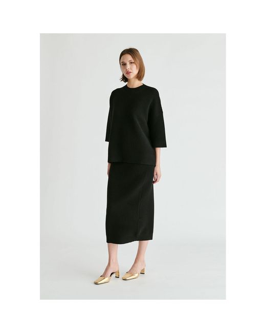 Paisie Black Ribbed Midi Skirt