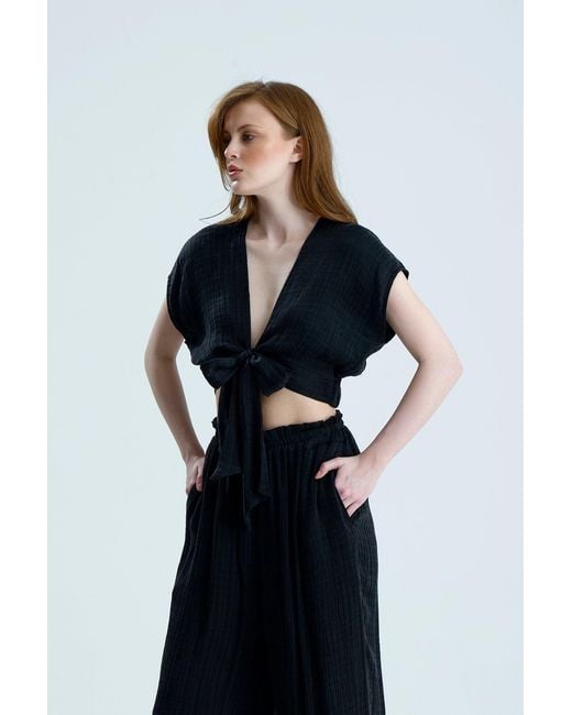 Lilamie Black Bruges Sleeveless Resort Crop Top