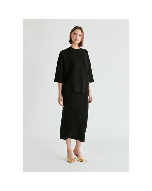 Paisie Black Ribbed Midi Skirt