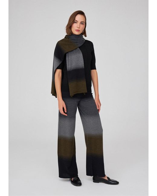 Peraluna Black Color Transition Knit Shawl