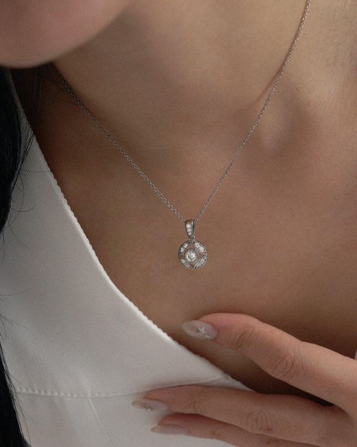 Diamonbliss Metallic Marilyn Monroe Vintage Round Pendant Necklace