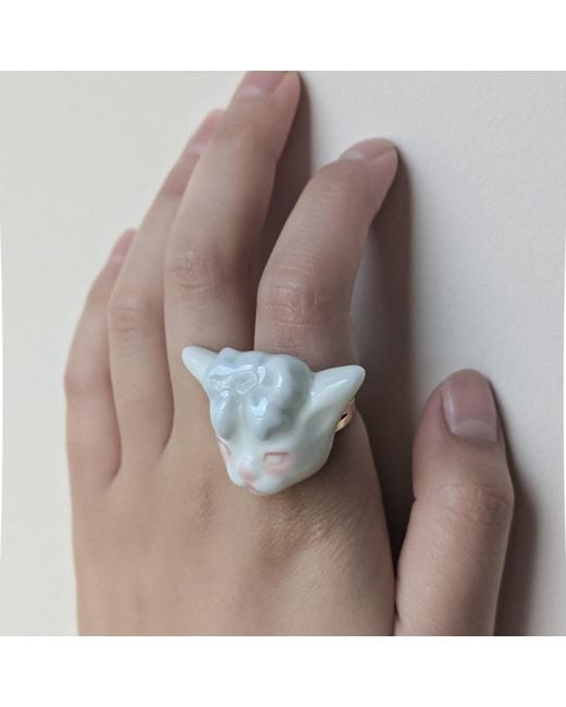 H2 Studio White Angry Puss Porcelain Light Bow Tie Cat 14K Plated Brass Ring