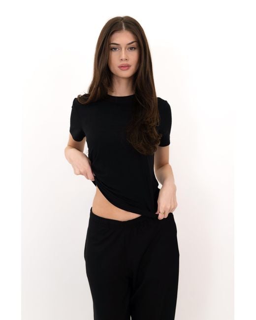 On/Off Essentials Black The Everyday Tee