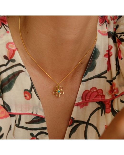 Isla Silver Metallic Flower Pendant With Stone