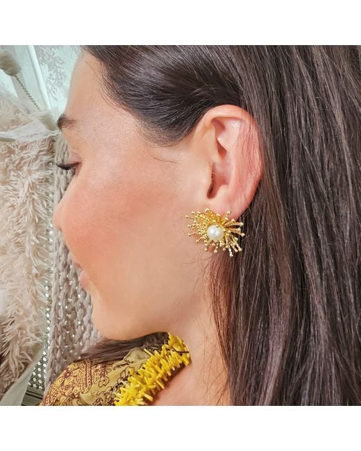 Farra Metallic Flower Setting Pearls Stud Earrings