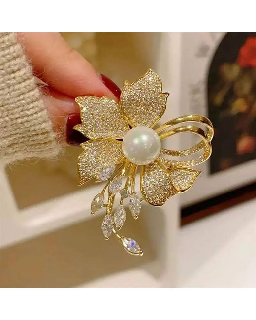 Angel Barocco Metallic Elegant Pearl Floral Brooch