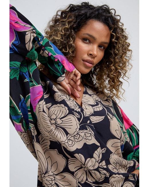Lily and Lionel Black Retro Floral Cape-Sleeve Blouse