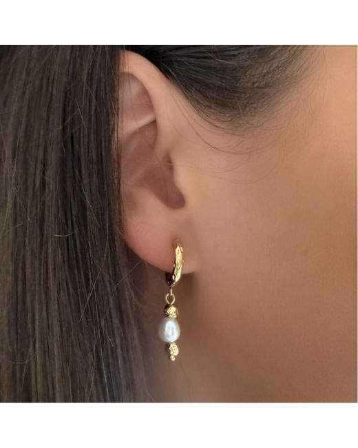 Evie Jewelry Metallic Midnight Run Pearl Huggie Hoop Earrings