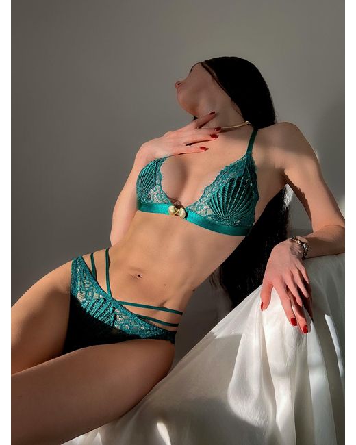 Empress Mimi Green Venus Lace Bralette With Shell Detail And Front Clasp