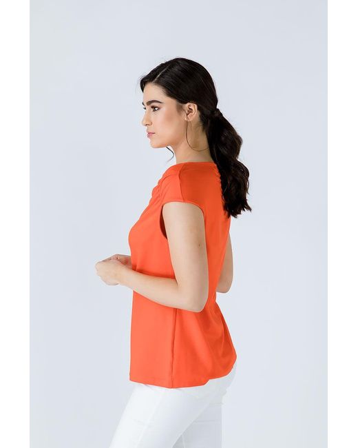 Conquista Red Asymmetric Top