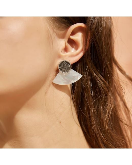 Aurozia Metallic Three Charms Venus Bound/ Plated The Endless Love Knot Fan-Shaped Mother-Of-Pearl Ear Clips