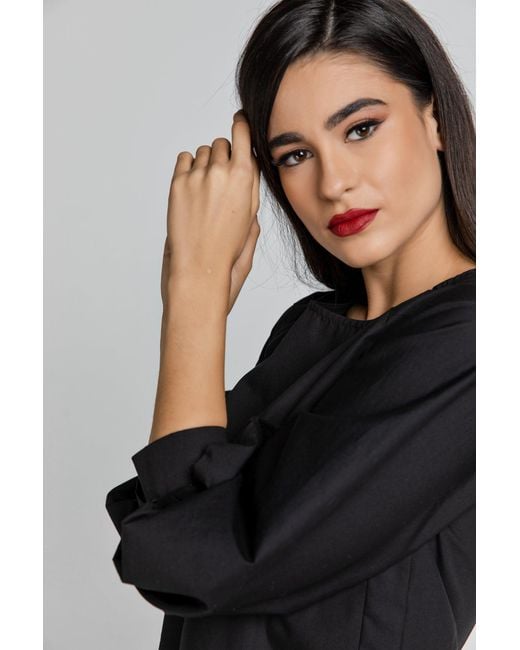 Conquista Black Top With Bishop Sleeves