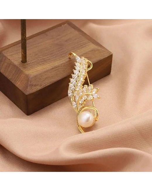 Angel Barocco Metallic Natural Pearl Zircon Wheat Brooch