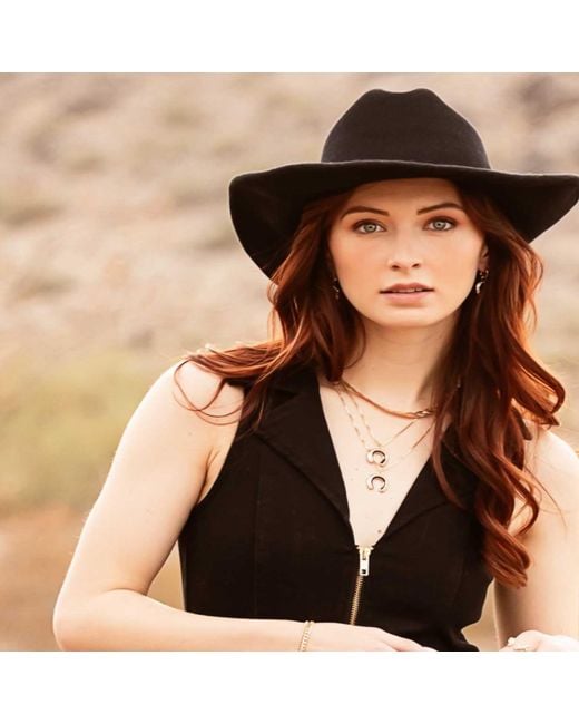 Glamrocks Jewelry Metallic Good Fortune Horseshoe Necklace