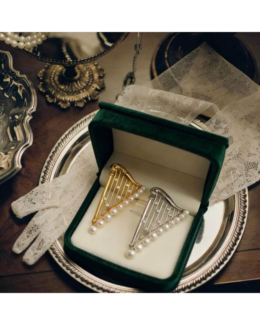 Ninemoo Metallic Harp Of Lumière Pearl Brooch