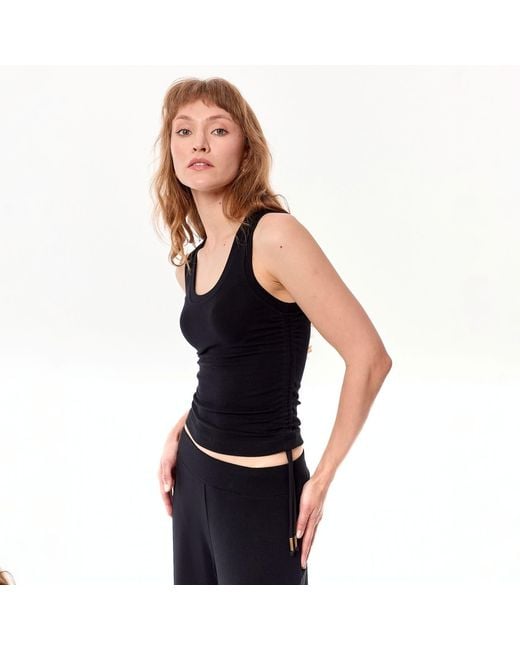 Mandragora Black Adjustable Strap Crop Top Made Of Viscose – Ivy