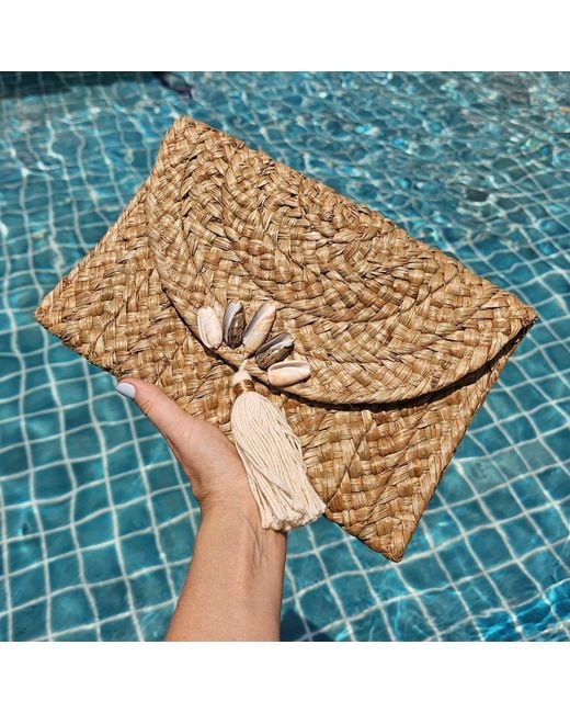 OhSun Natural Neutrals Amara Shell & Straw Clutch